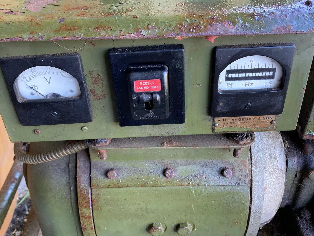 Billede 1 - Generator  220 V 7,7 A  benzin (gl militær )