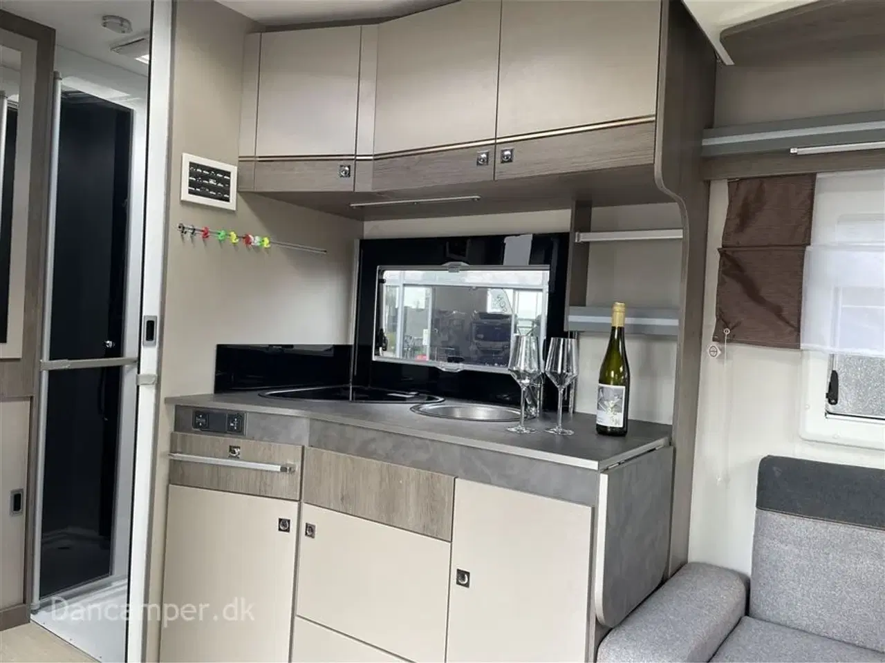 Billede 13 - 2020 - Chausson Titanium 640   Kommissionsbil. Lounge siddegruppe , Dobbeltseng, Populær model , 170Hk, 6-trins automatgear, solcelle, inverter 1500W