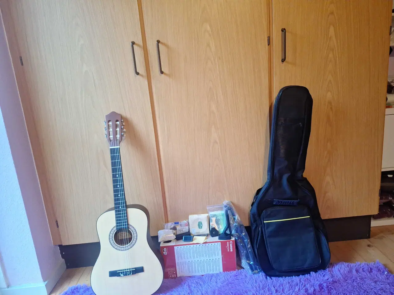 Billede 3 - Guitar venstrehåndet med  tilbehør 