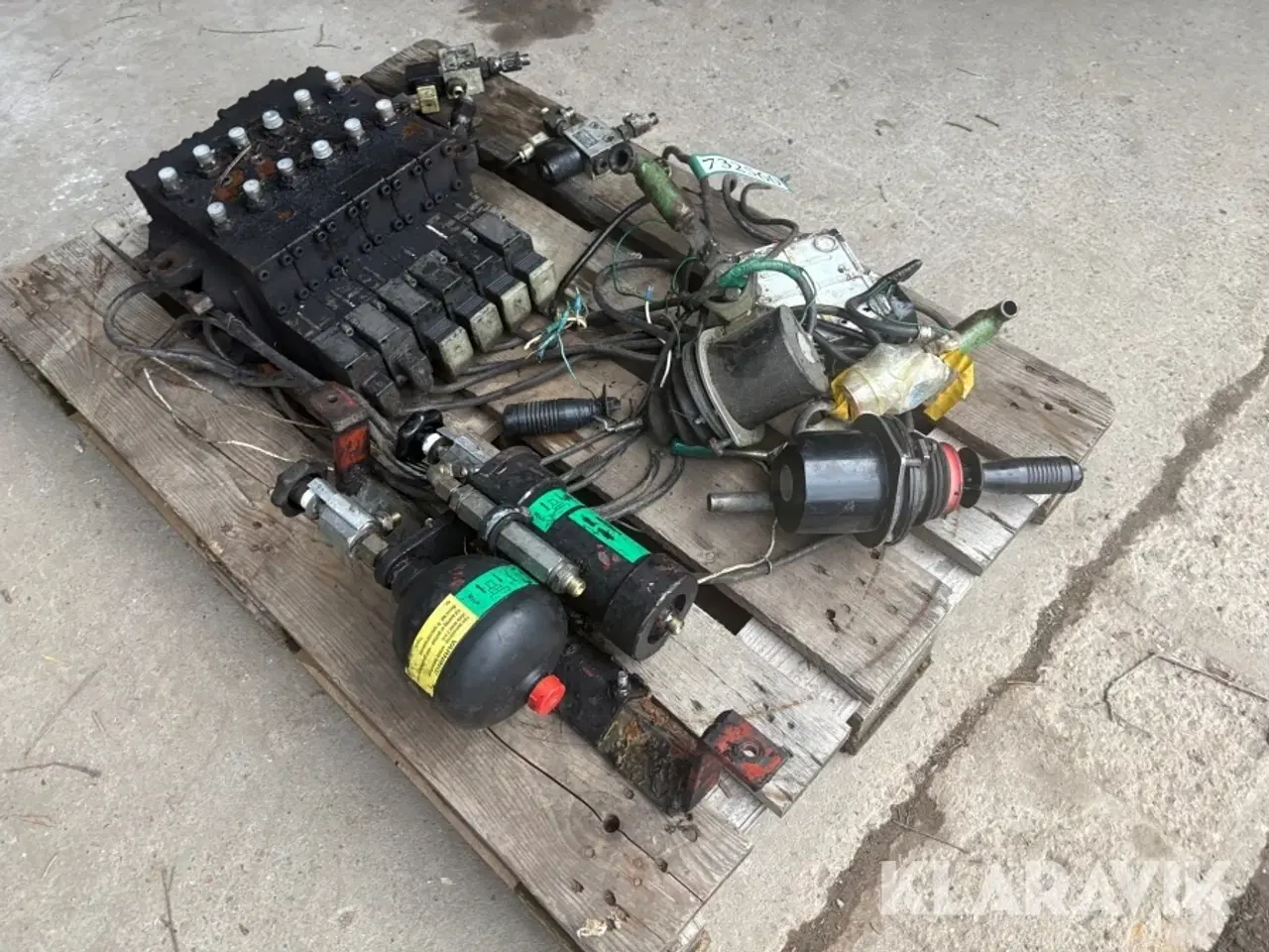 Billede 2 - Hydraulikblok Danfoss 6x2 +2 med 2 joystick