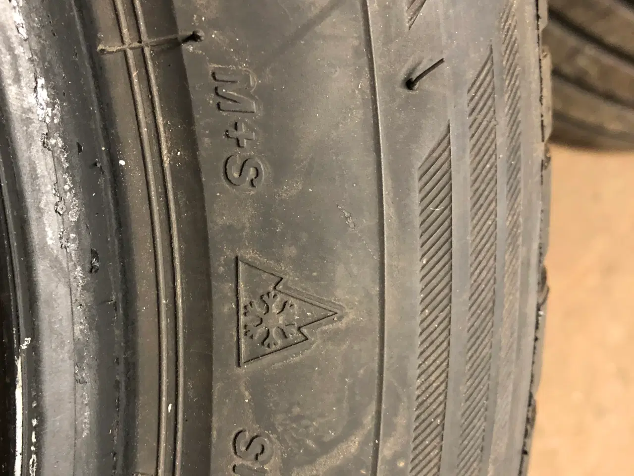 Billede 4 - 2 stk Firestone helårsdæk 17”