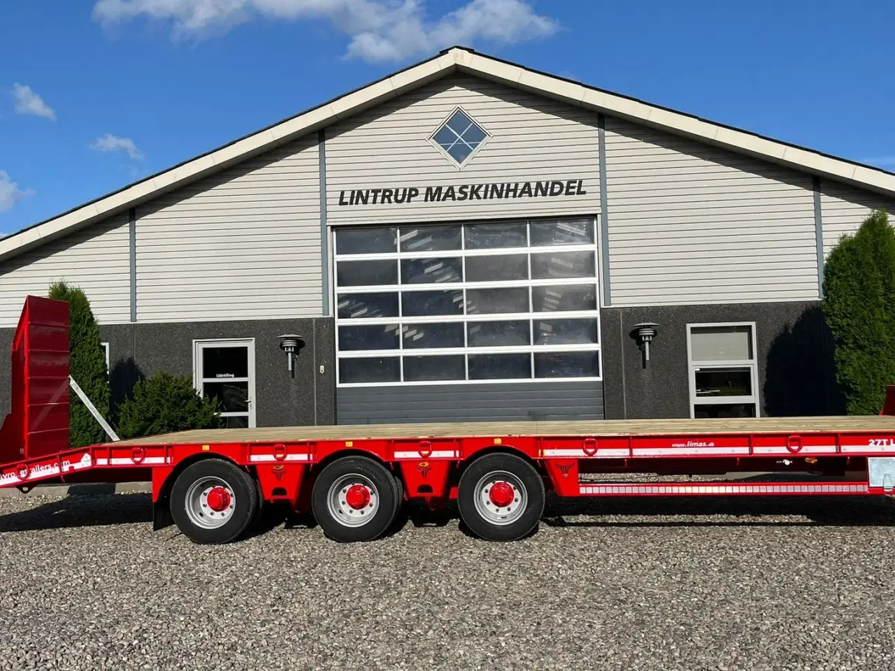 Billede 1 - Tyrone 27TLL LANG MODEL med kombi bremser, både luft og hydrauliske bremser. Affjedret træk og affjedret aksler. Med hydrauliske ramper og værktøjskasse