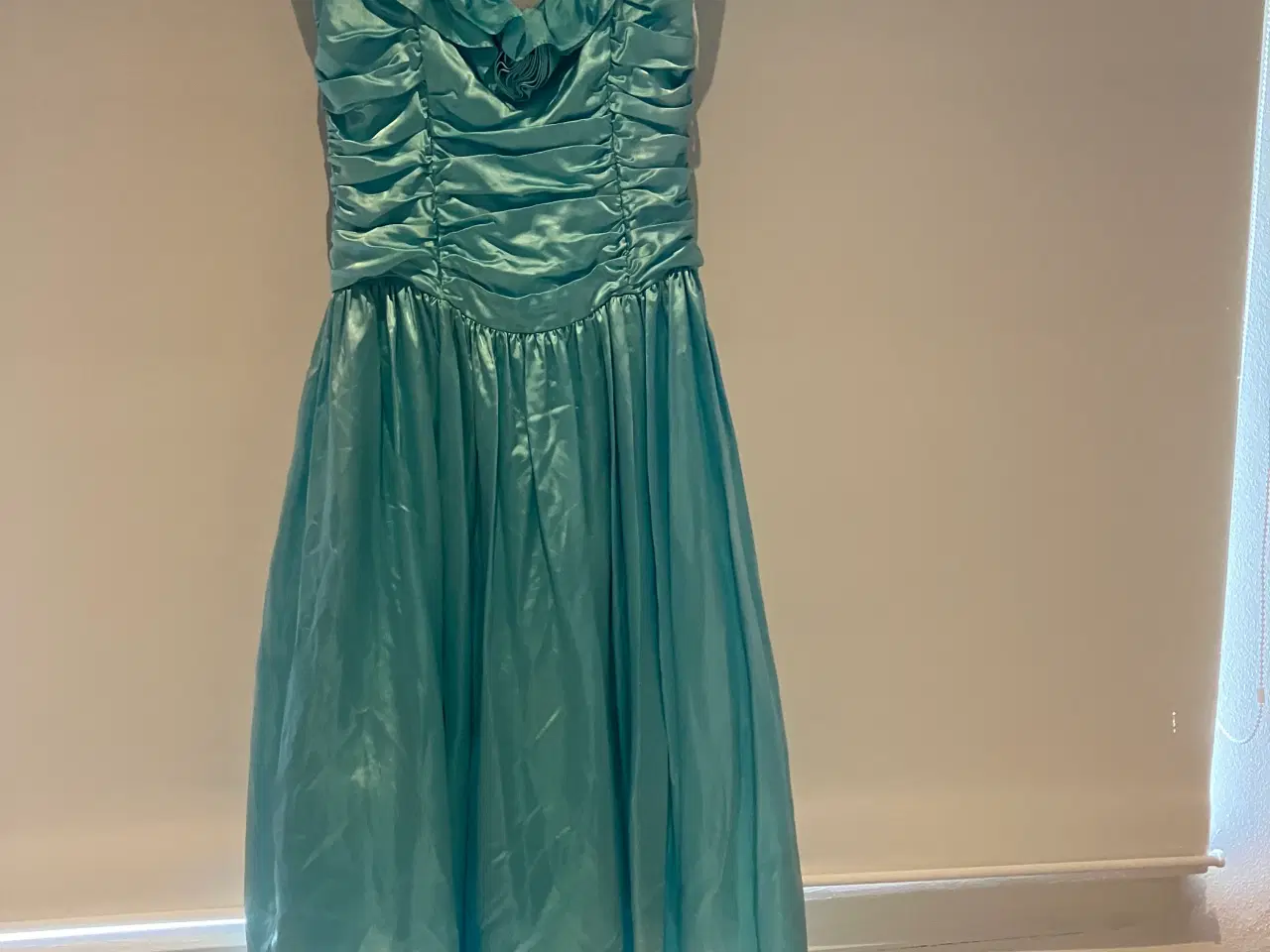 Billede 1 - 3 /galla/teater/selskabskjoler