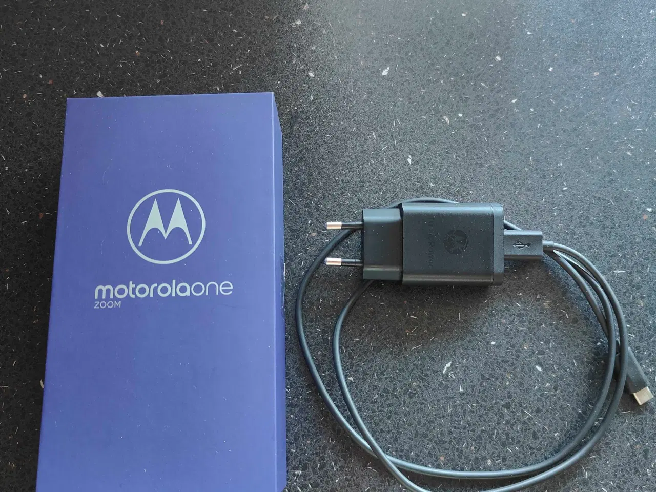 Billede 1 - Motorola One Zoom Sælges