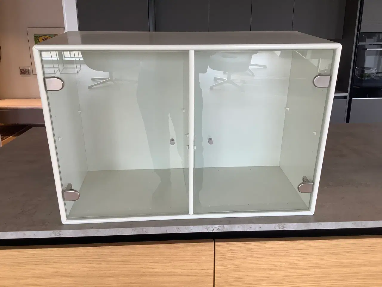 Billede 2 - 2 stk Montana vitrineskabe i farven White