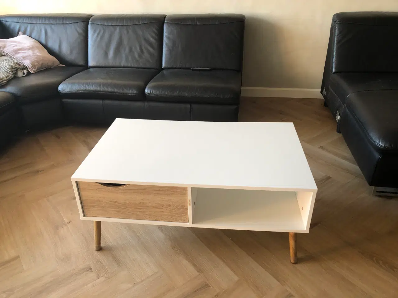 Billede 1 - Sofabord hvid med skuffe og hylde