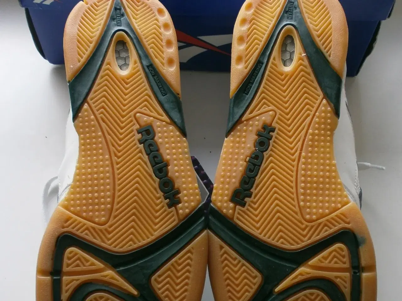 Billede 3 - NY Reebok Classic hvid herresko i størrelse 44. 