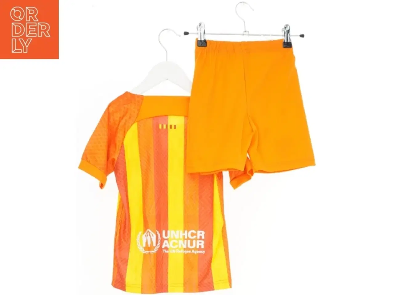 Billede 2 - FC Barcelona Børne Fodboldtrøje og Shorts fra Nike (str. 110)