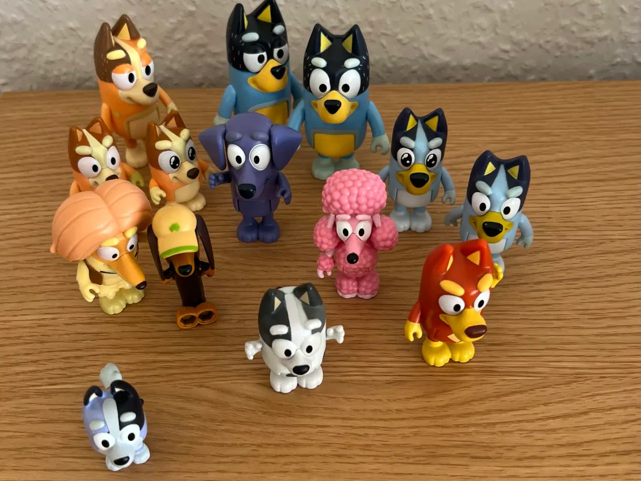 Billede 4 - 14 Originale Bluey Figurer