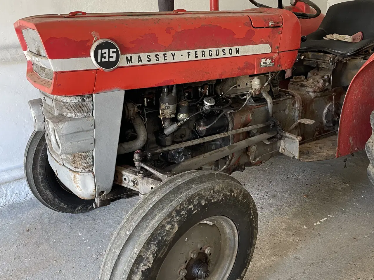 Billede 1 - Rød Massey Ferguson 135 - 1975 - Benzin