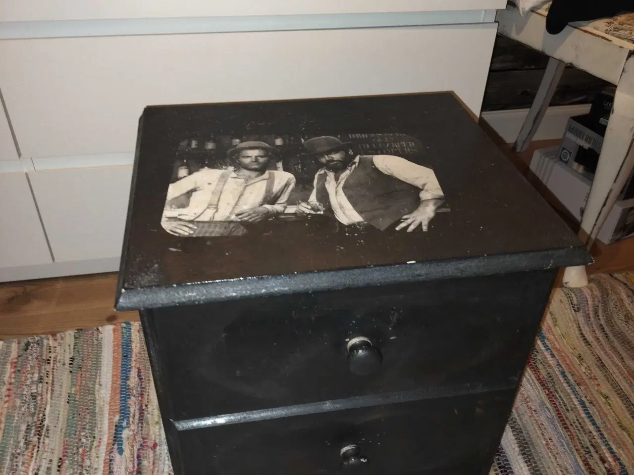 Billede 8 - Senge bord