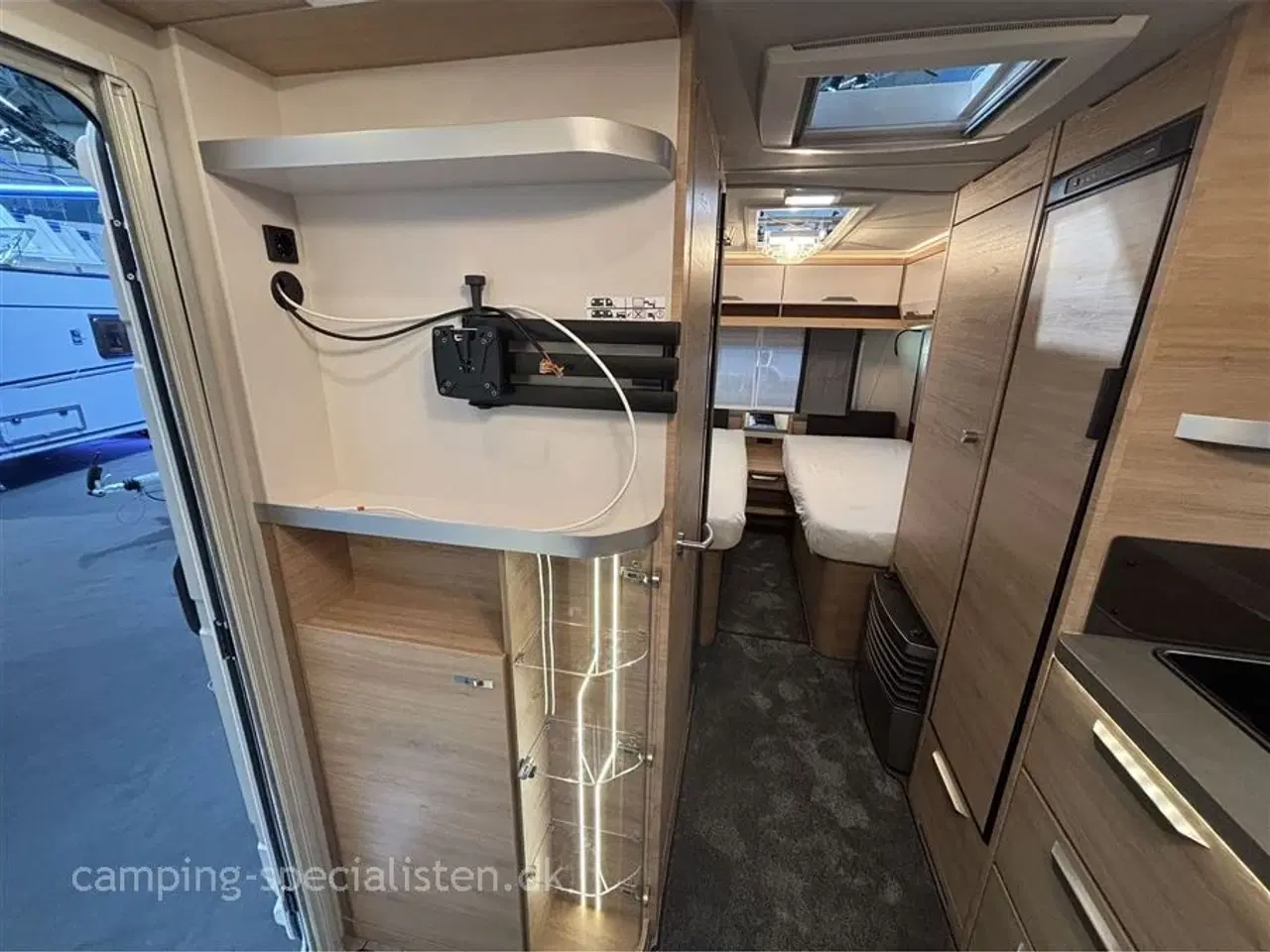 Billede 4 - 2026 - Knaus Südwind 540 UE   Knaus Südvind 540 UE BLACK SELECTION model 2026 kan snart ses hos Camping-Specialisten.dk