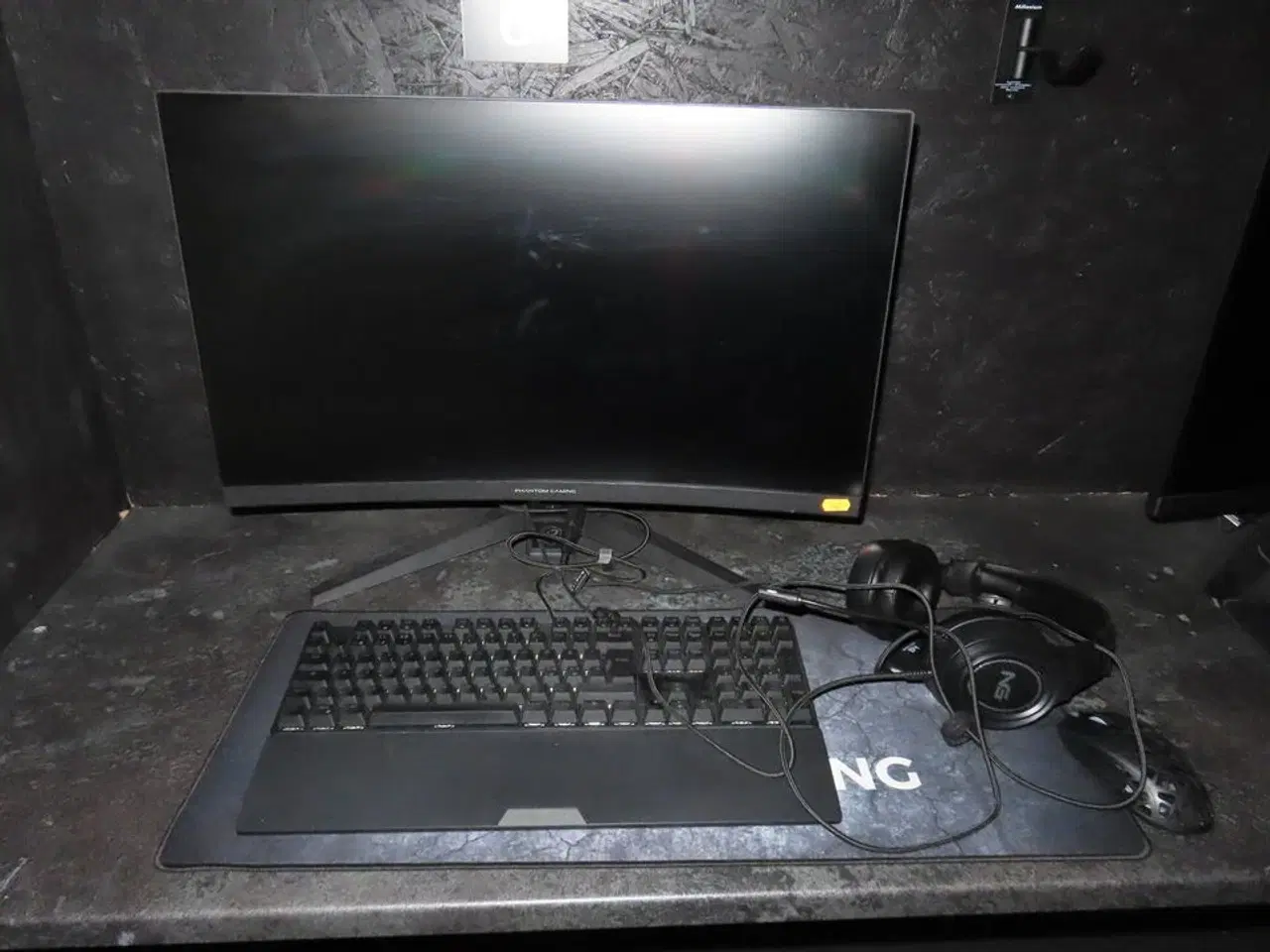 Billede 1 - 27" curved gaming monitor, ASROCK PHANTOM GAMING pg27f15rs1a