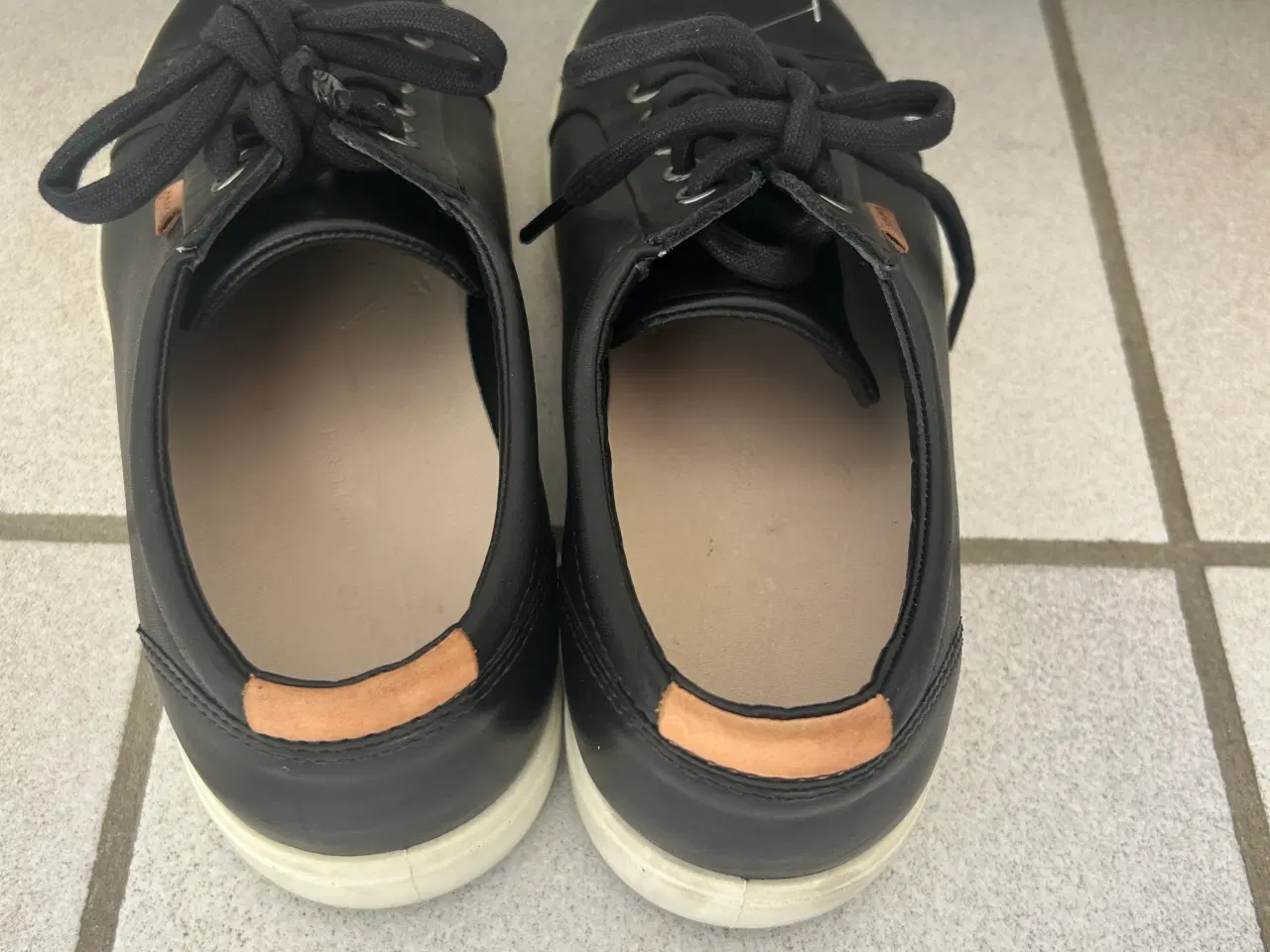 Billede 3 - Ny/ubrugt Ecco sneakers i sort læder 