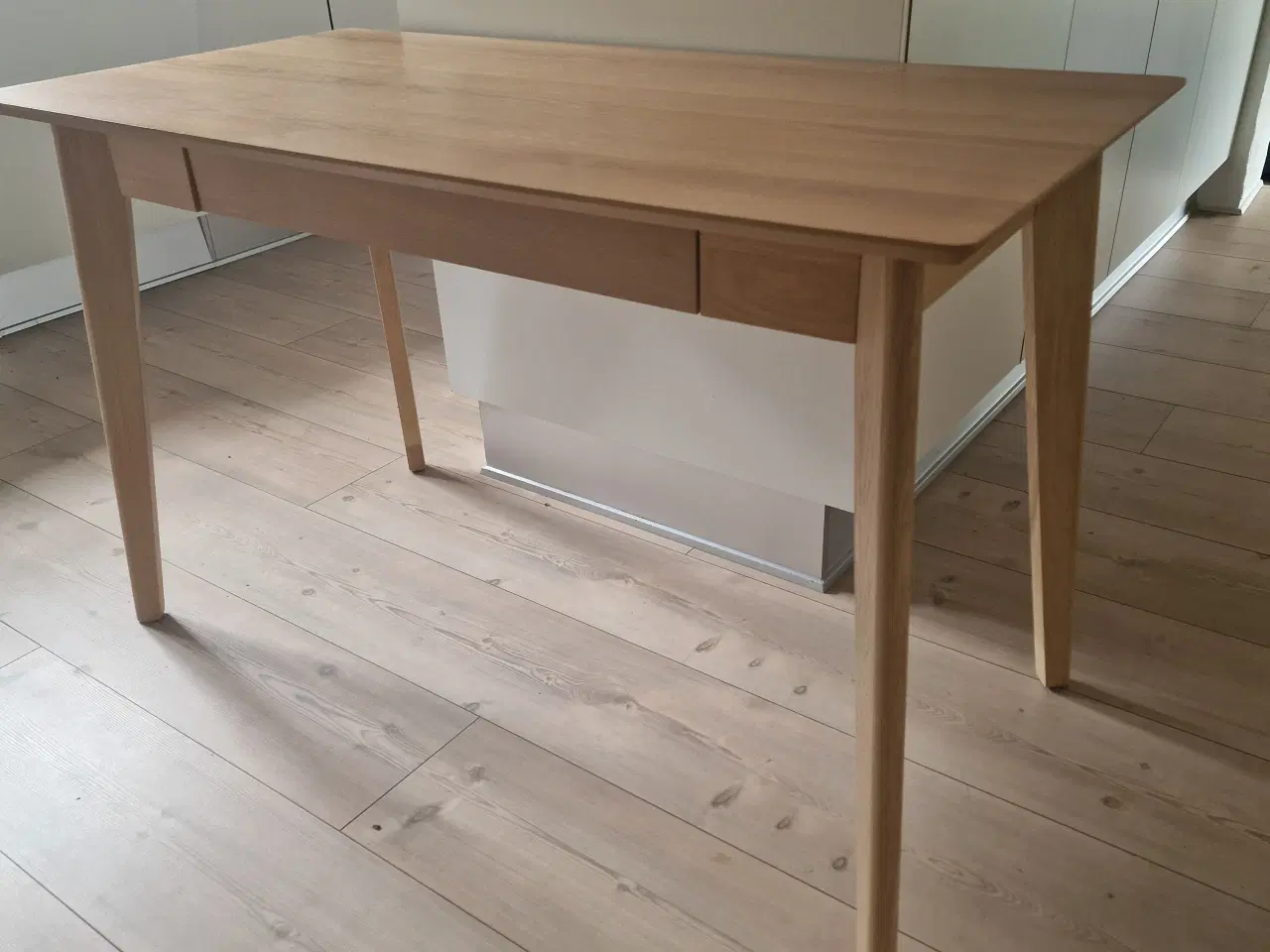 Billede 1 - Skrivebord fra jysk
