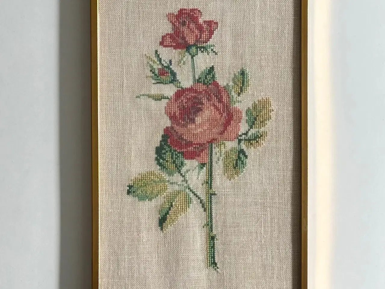 Billede 2 - Broderi, rød rose