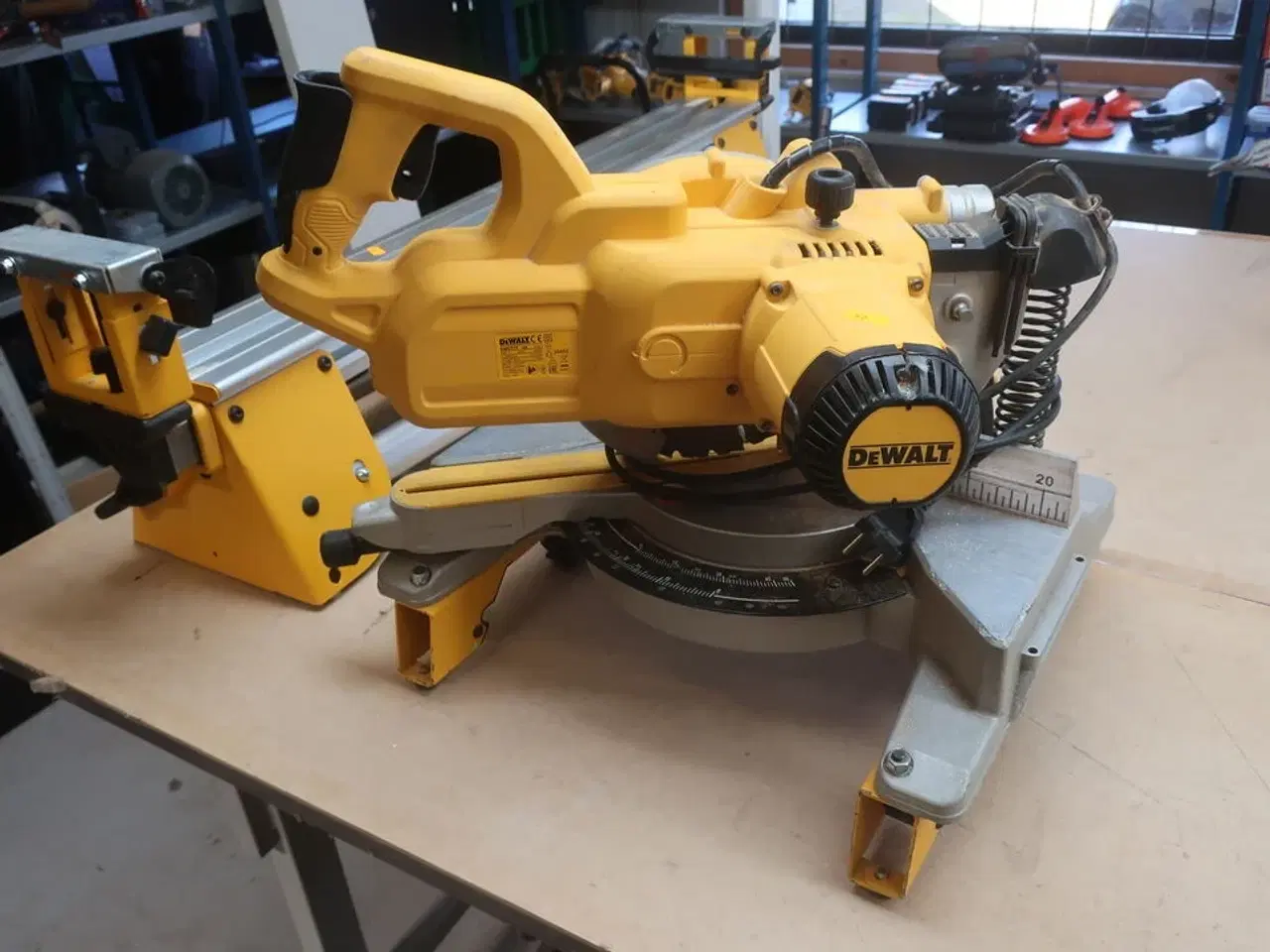 Billede 2 - Kap-/geringssav DEWALT DWS777 -QS med arbejdsbord DE7033 -XJ
