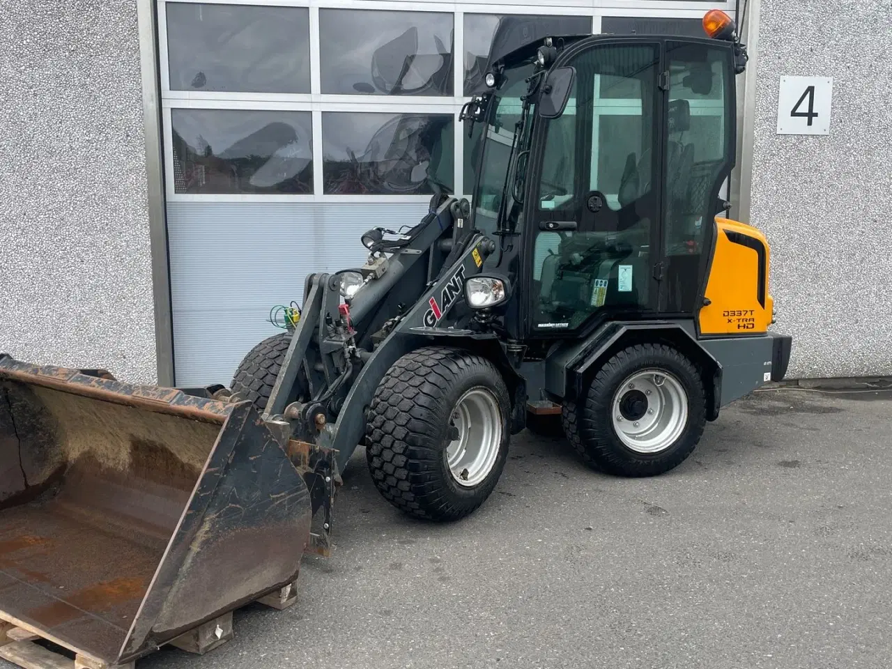 Billede 1 - Giant D337T X-tra. Inkl. Skovl og pallegafler