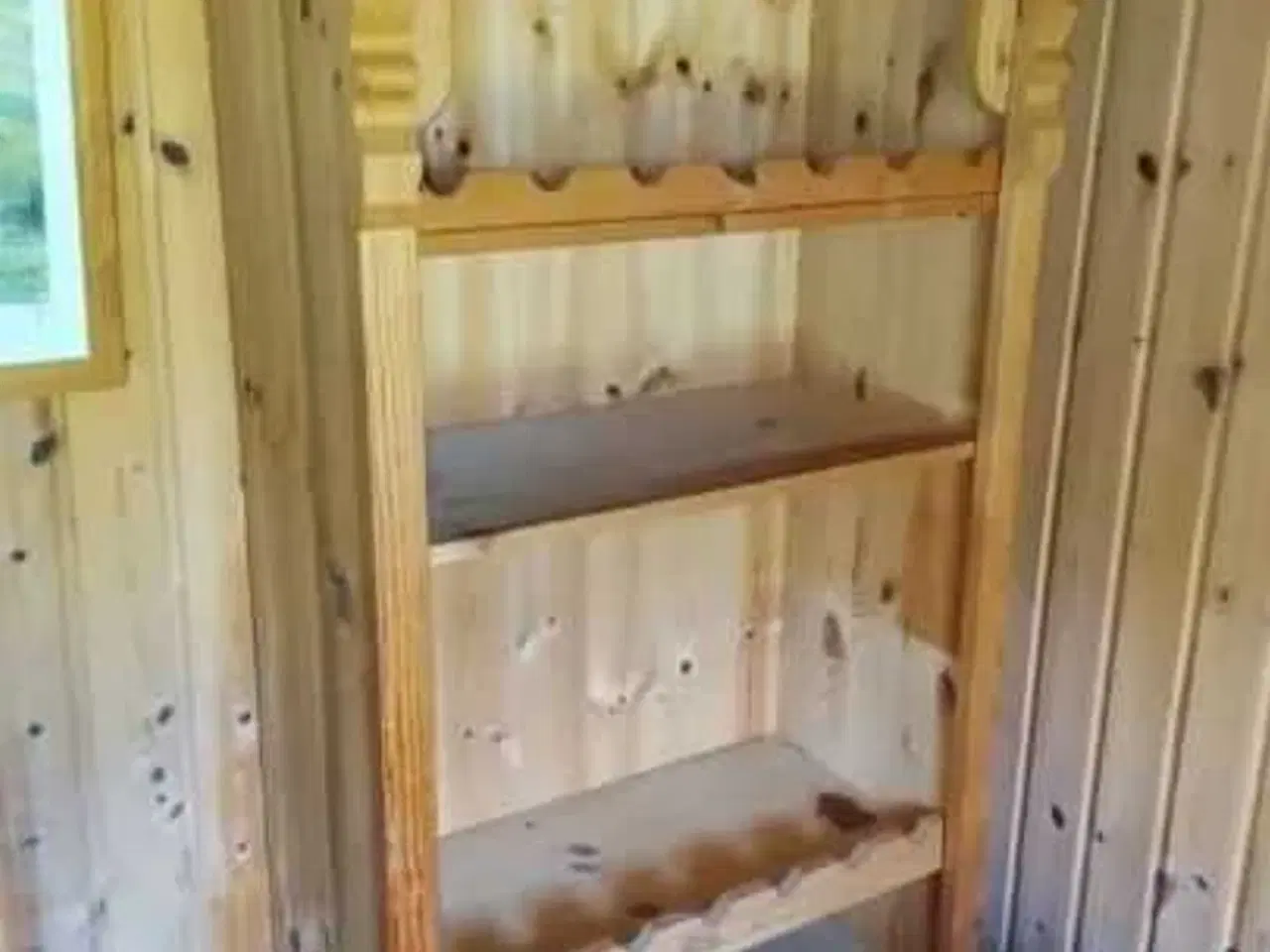 Billede 1 - Reol i fyrretræ 