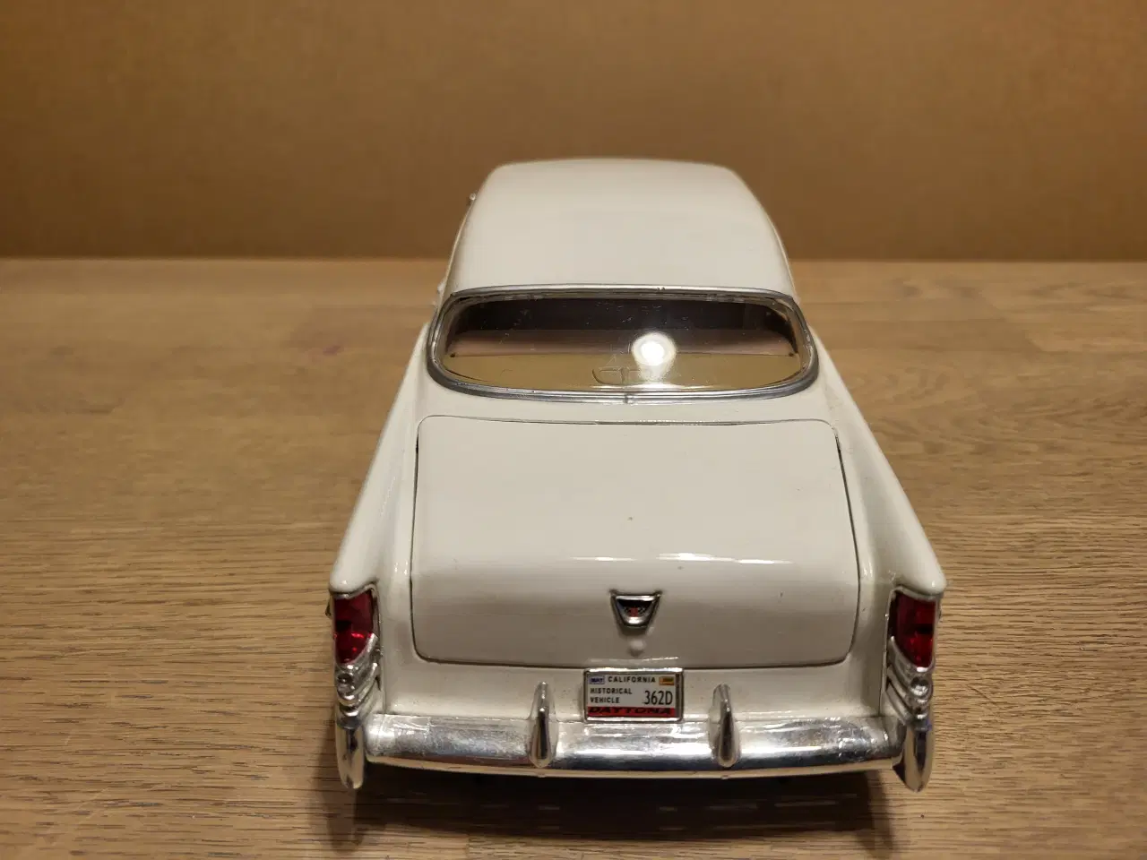 Billede 6 - Modelbil, Chrysler 300b White 1956, skala 1/18