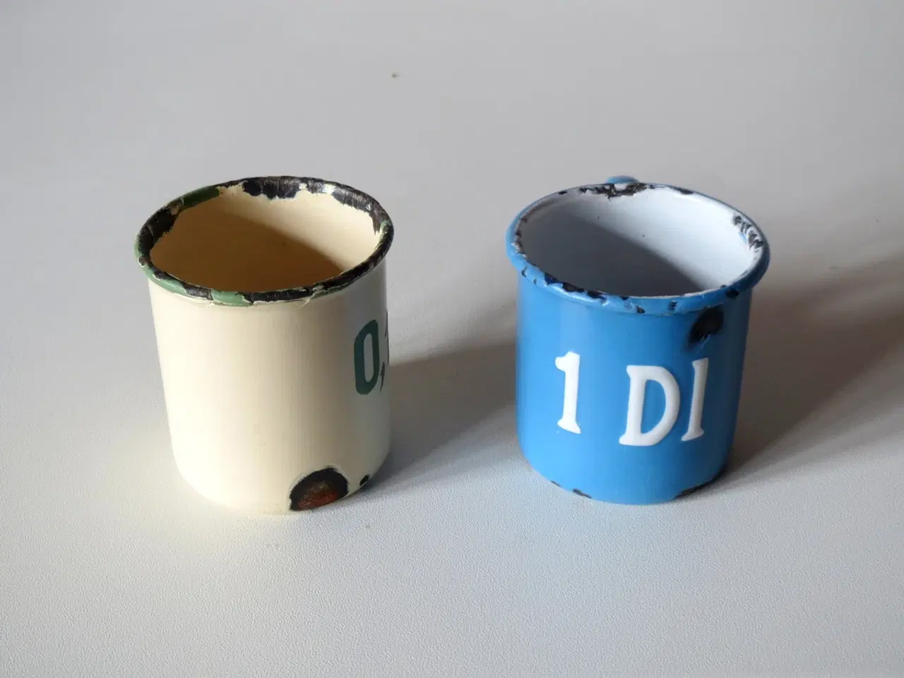 Billede 4 - Emaljerede målebægre, blå og creme