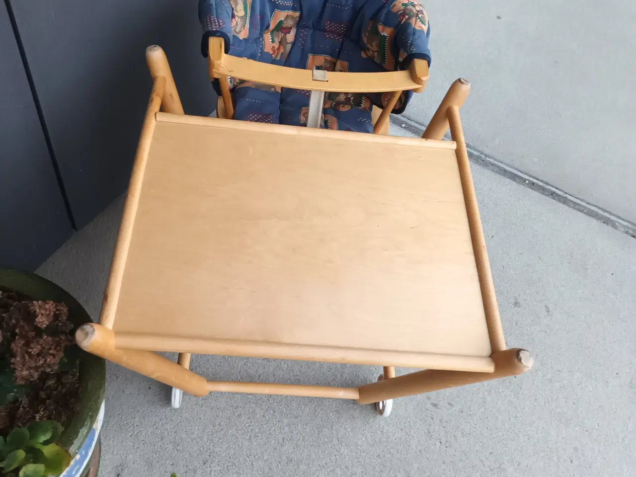 Billede 2 - DEJLIG HØJ STOL, DER KAN ÆNDRES I TRÆ, INCL HYNDE