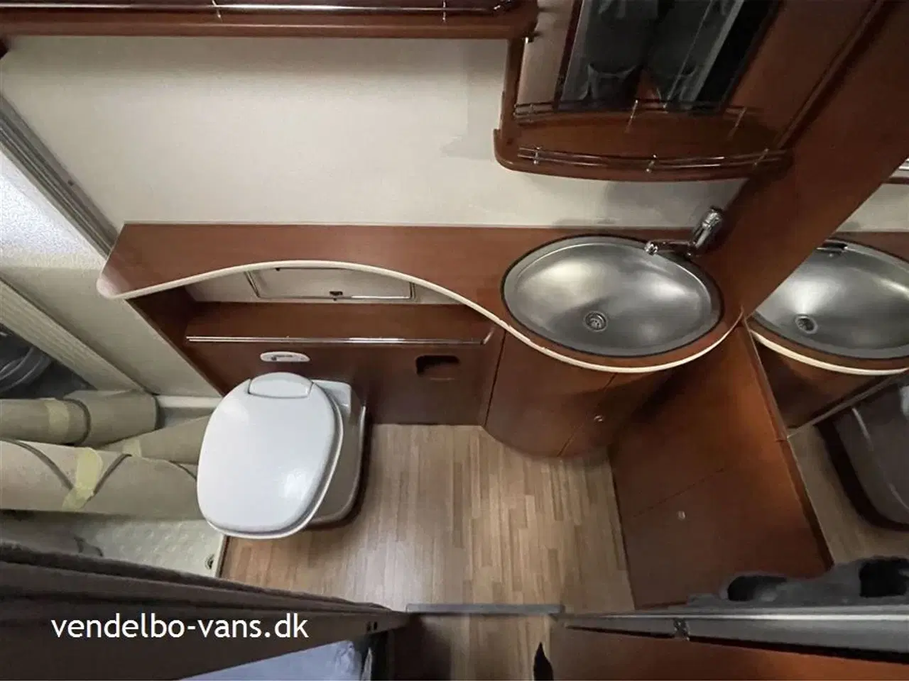 Billede 10 - 2011 - Dethleffs Globetrotter Esprit RT 7094   Lækker rummelig camper med toilet i bagenden - ALKO