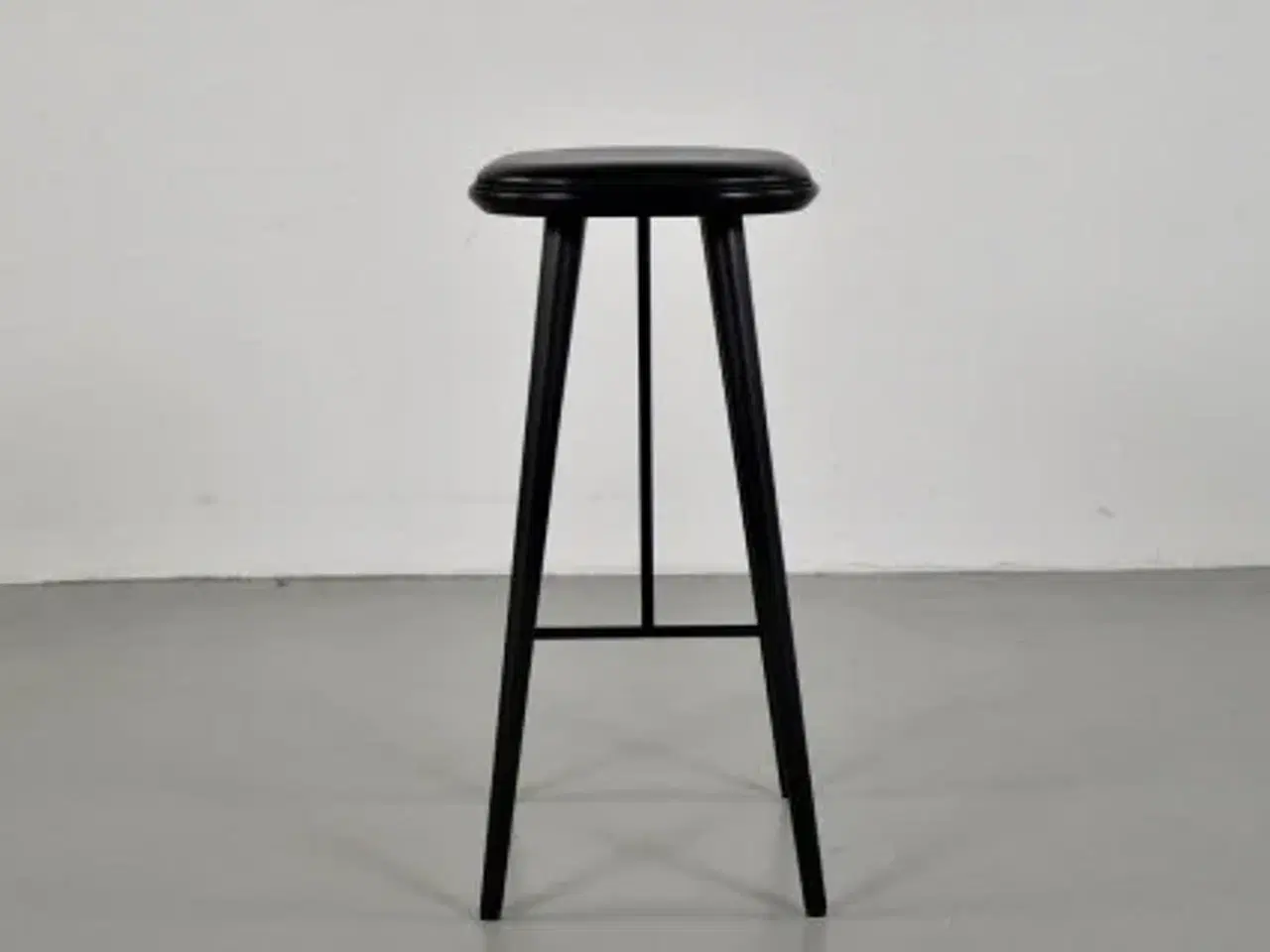 Billede 4 - Spine barstol fra fredericia furniture med sort lædersæde