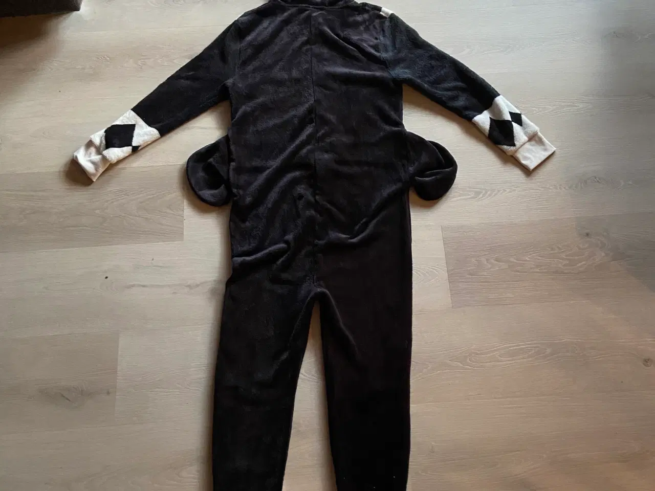 Billede 2 - Sort Power Rangers jumpsuit/onesie