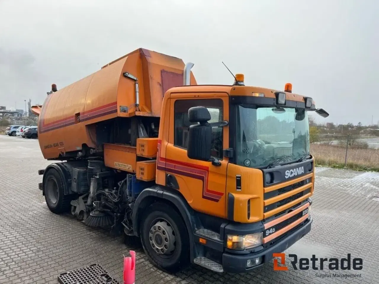 Billede 1 - Scania 94D 230 med Johnston-Beam 625 fejes/uge anlæg og veksellad med tip