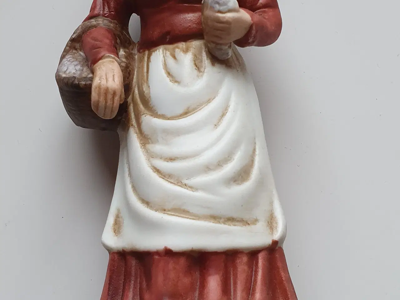 Billede 1 - Porcelænsfigur - Kvinde med kurv under armen