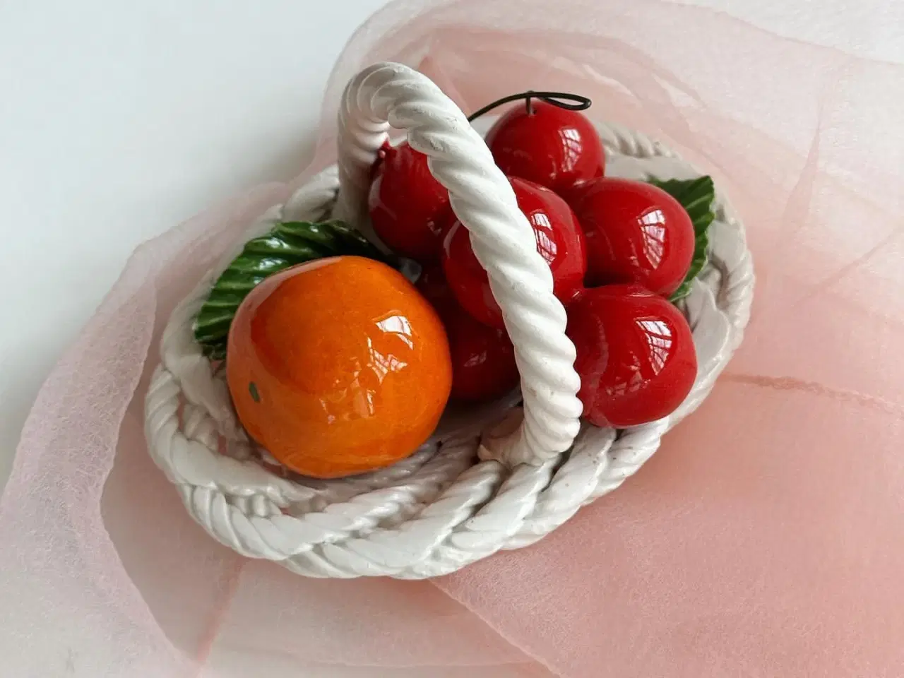 Billede 2 - Frugtkurv m appelsin og kirsebær