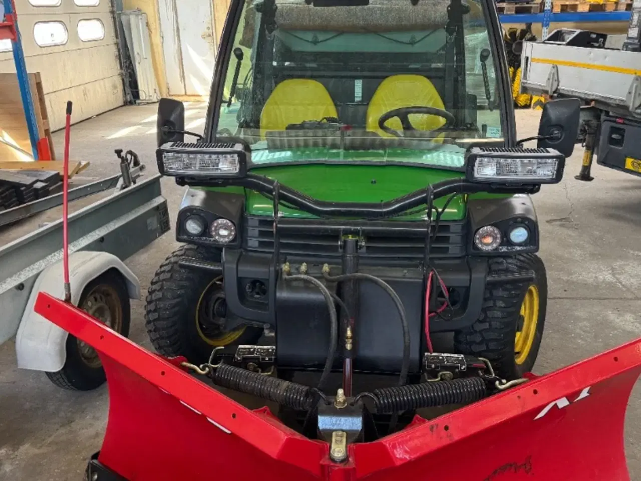 Billede 2 - John Deere 855E DSL XUV Gator  med Polar L saltspreder og sneplov