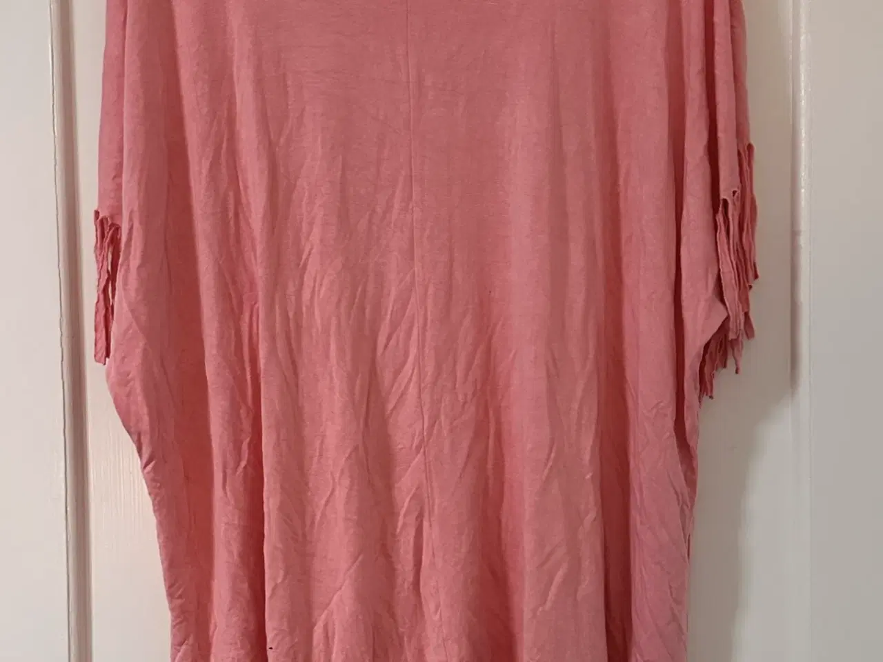 Billede 2 - Top m frynser i pink