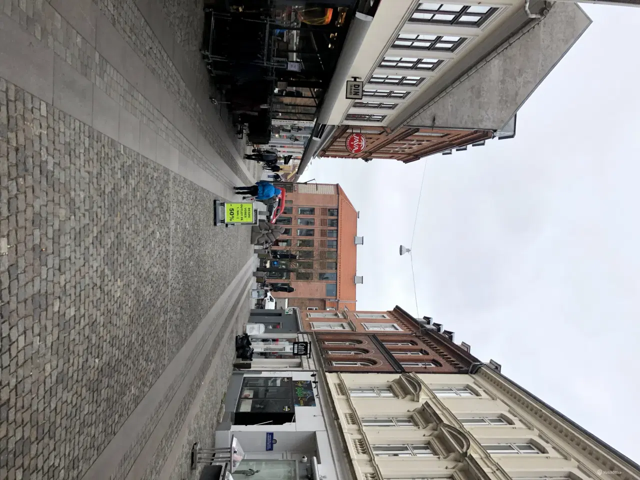 Billede 4 - God placering midt i byen 