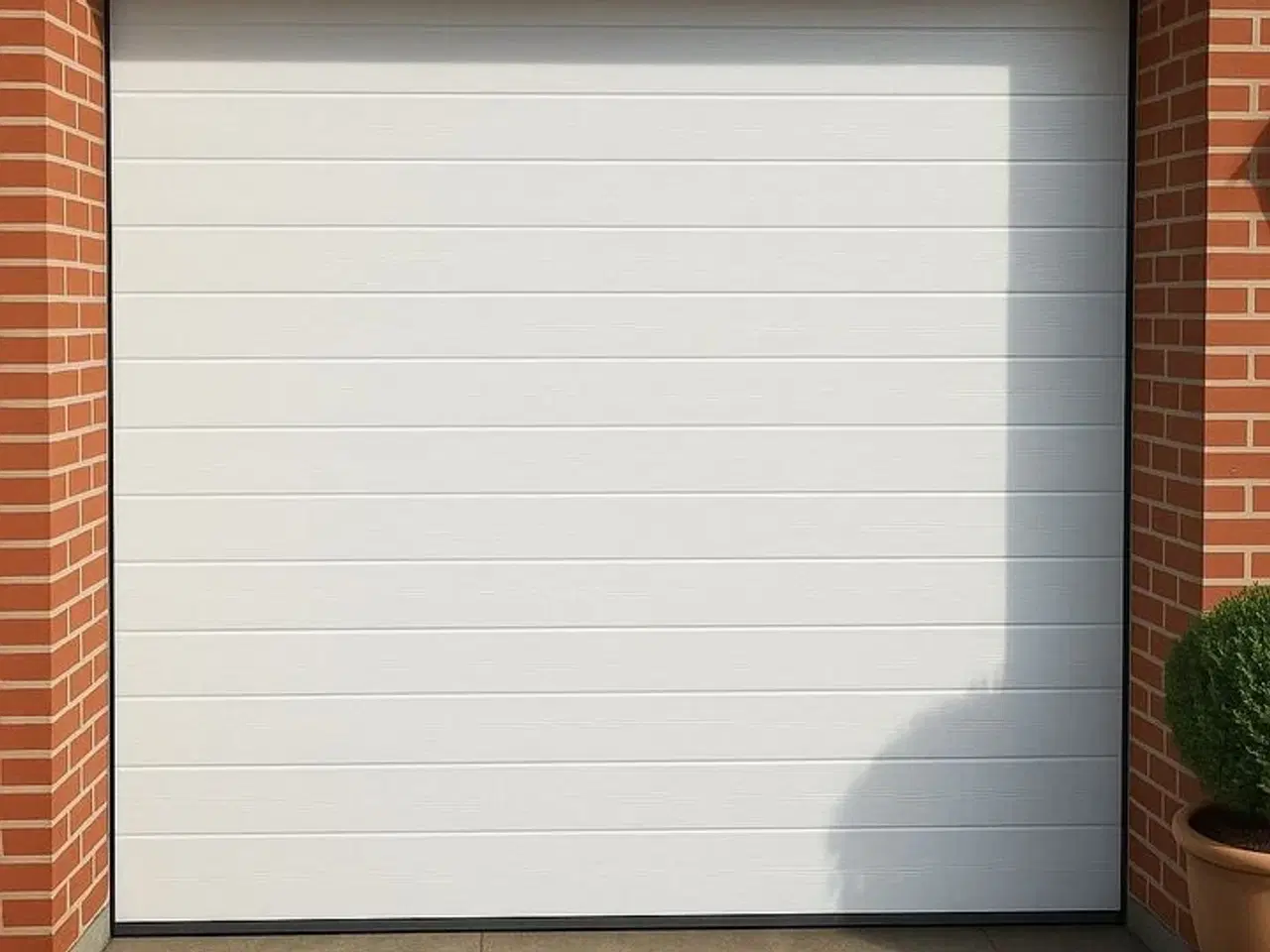Billede 1 - Bearsafe ledhejseport 240x205 cm i hvid