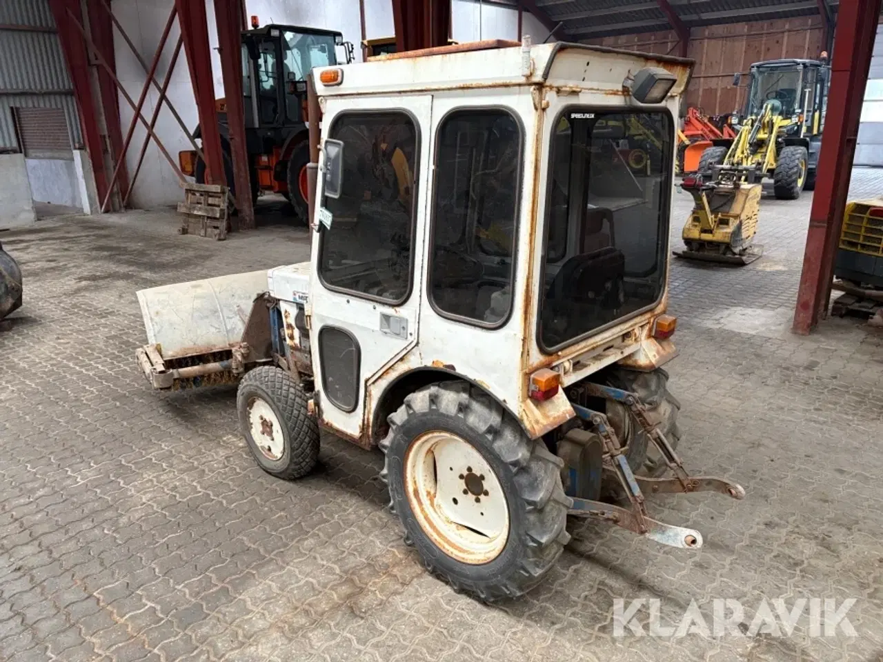 Billede 3 - Veterantraktor Mitsubishi MT460D med fejemaskine