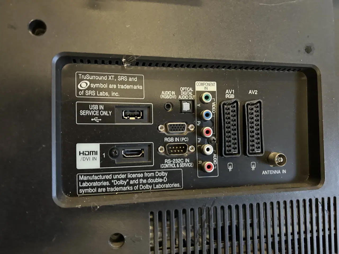 Billede 2 - LG 32 tommer med ophæng til væg