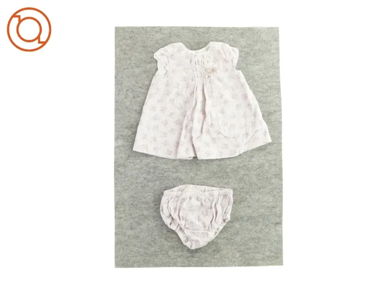 Billede 2 - Kjole med matchende. Underbukser. Fra zara mini mærke zara mini størrelse 62. Favorit lys lilla stand brugt. Kjolen har en plet. (str. 62 )