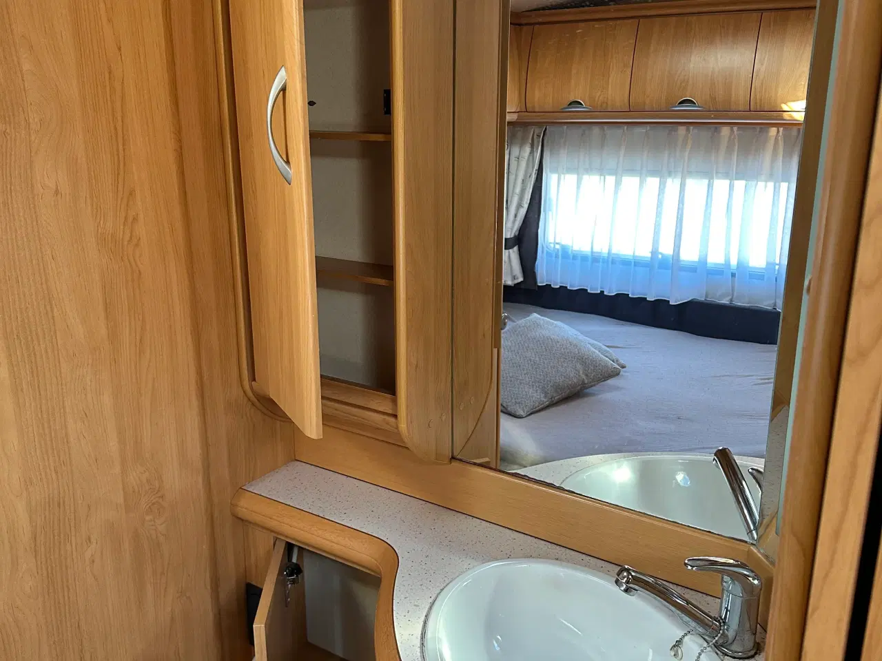 Billede 4 - Hobby Excellent campingvogn med mover 2005 