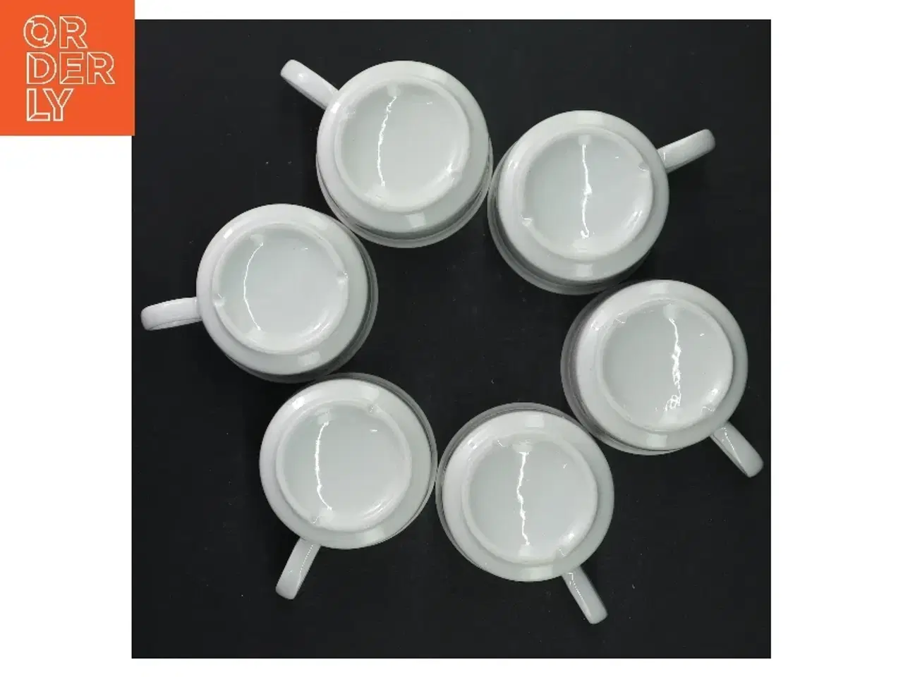 Billede 3 - Hvidt porcelænsservice (str. Kop 8 x 6 cm. tallerken, 14 x 2,5 cm)