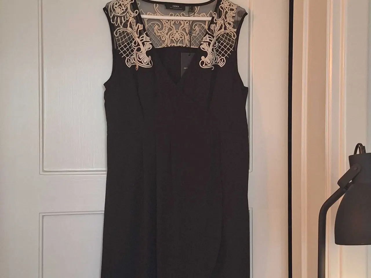 Billede 1 - Sort ærmeløs kjole 