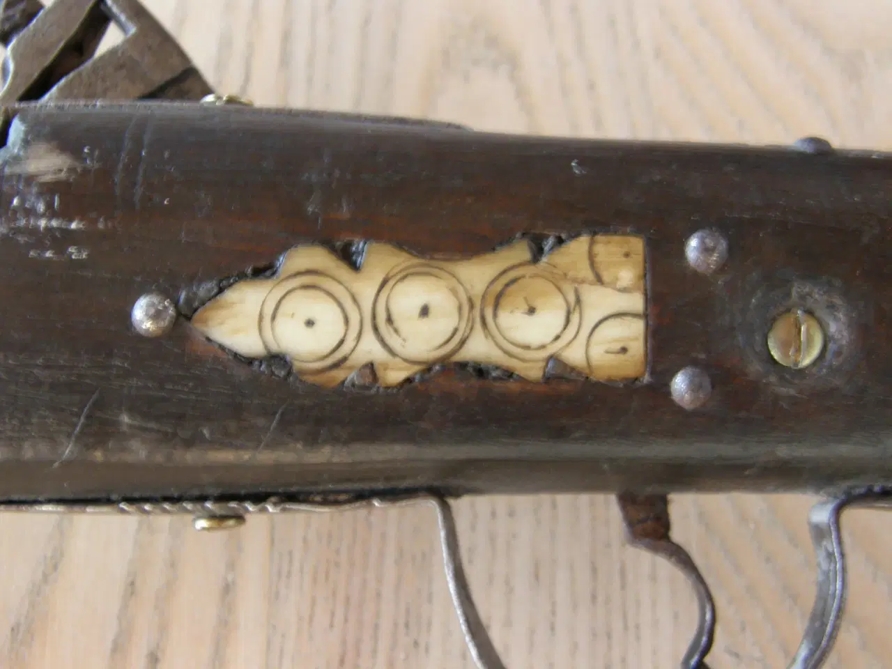 Billede 10 - Antik flintelåsgevær.