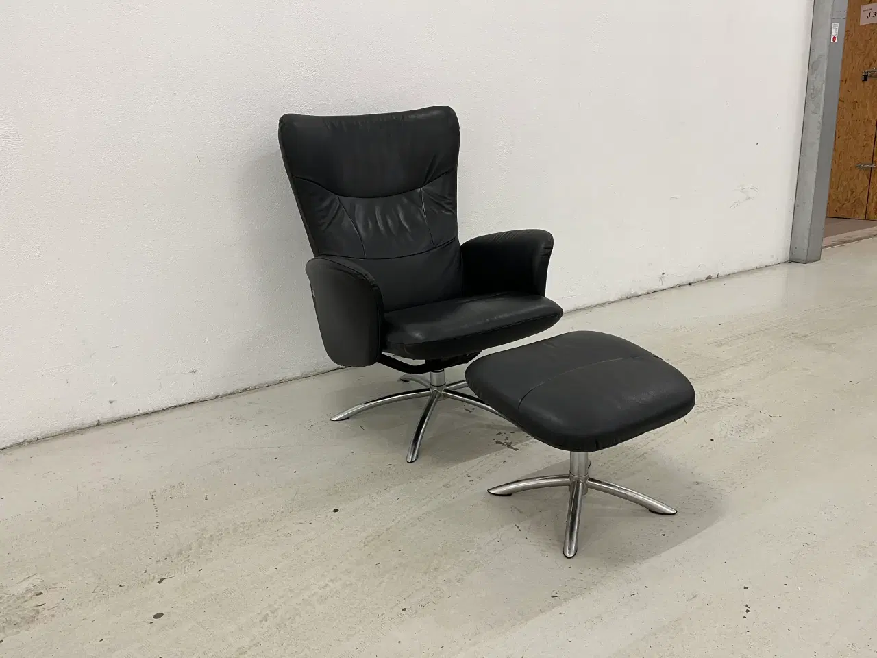 Billede 1 - Freja lænestol m/skammel dreje/vippefunktion.