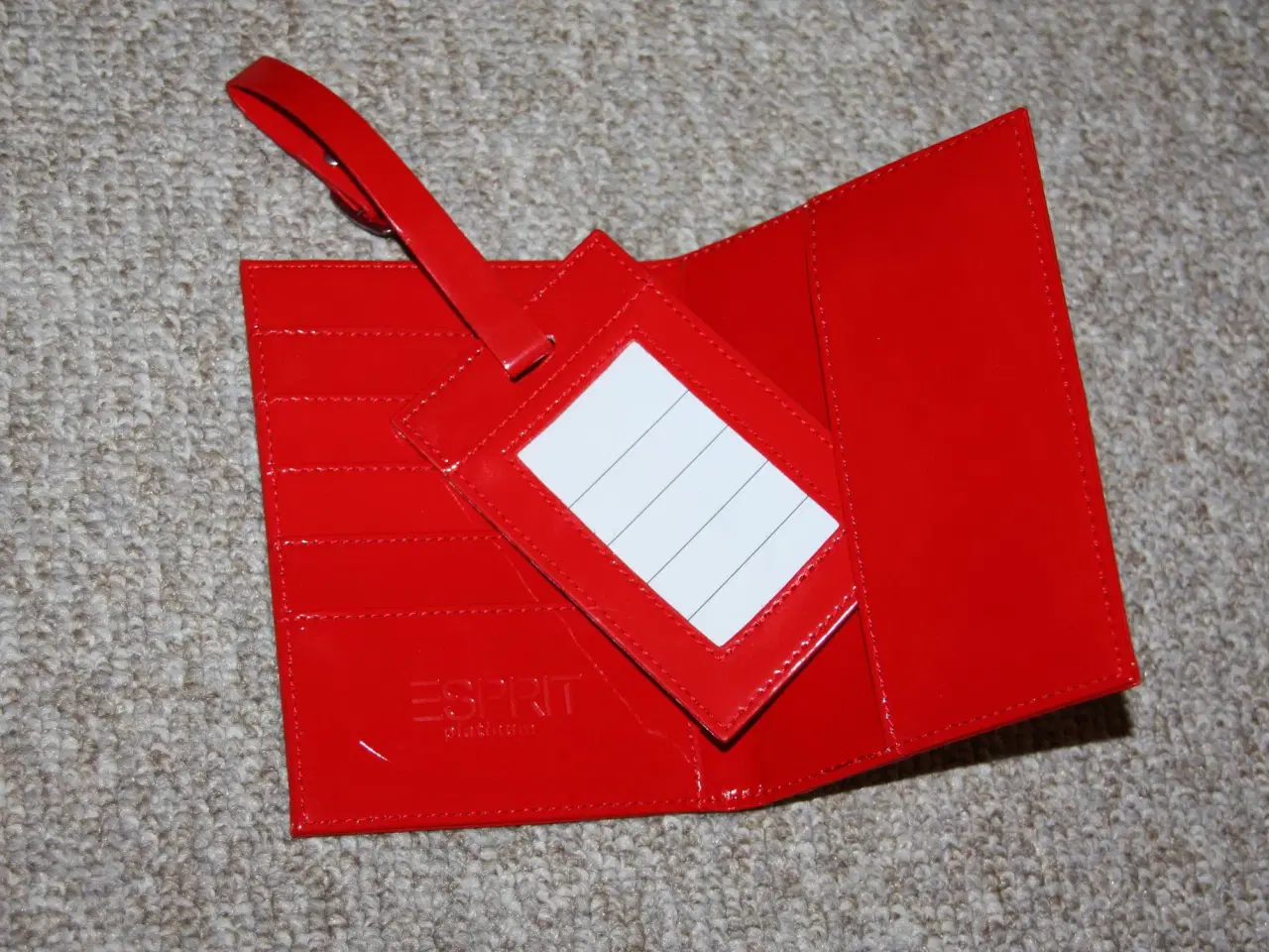Billede 2 - Esprit kortholder samt kuffertmærker i rød lak