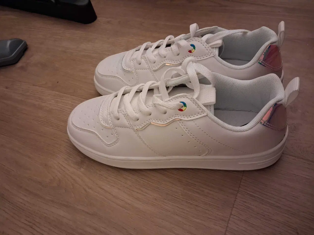 Billede 3 - Sko str 40 men kan passes af en str 39