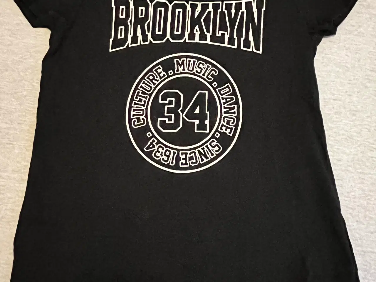 Billede 1 - T-shirt fra GinaTricot