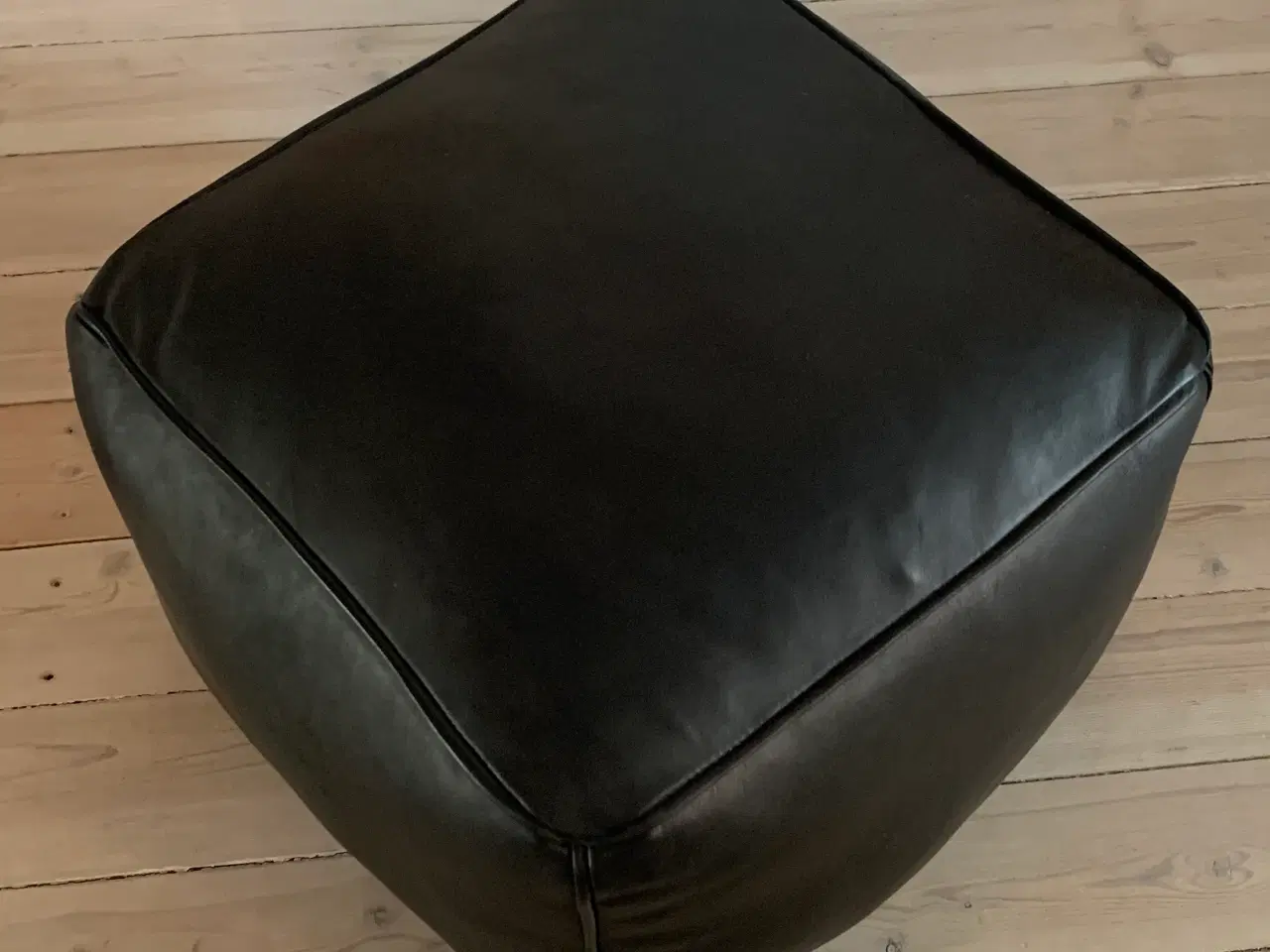 Billede 3 - Puf i sort kernelæder