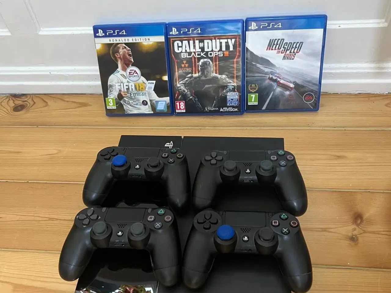 Billede 1 - PS4 Konsol + 4 Controllere og 3 Spil