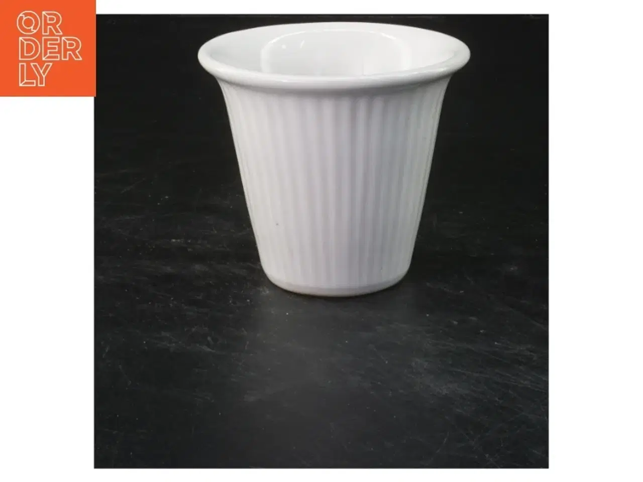 Billede 1 - Hvid keramikkrus fra L. Hiorth (str. 7,5x9 cm)